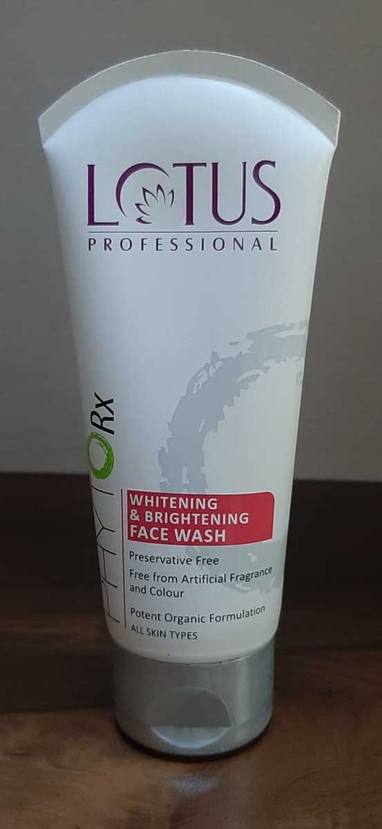 LOTUS PHYTORX WHITENING & BRIGHTENING FACE WASH 